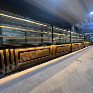 9 Metre Unlu Mamuller Dolabı 3 adet 3 Metre Pasta Dolabı