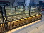 9 Metre Unlu Mamuller Dolabı 3 adet 3 Metre Pasta Dolabı