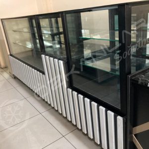 3 Metre Siyah Beyaz Bankolu Pasta Dolabı